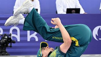 Virální breakdancerka z OH končí, neunesla tlak na internetu