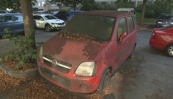 Nový Jičín hyzdí vraky aut. Město proti jejich majitelům nasadilo legislativní zbraň