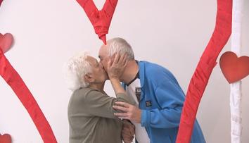 Láska kvete v každém věku. Valentýna slavili i v domově důchodců