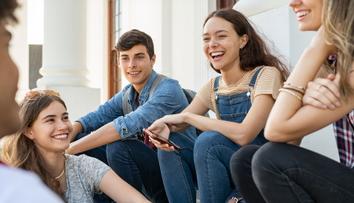 Velká Británie schválila významnou změnu. Potěší české studenty