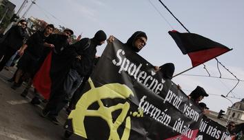 Ve Frýdku-Místku se strhla rvačka. Neonacisté napadli průvod anarchistů