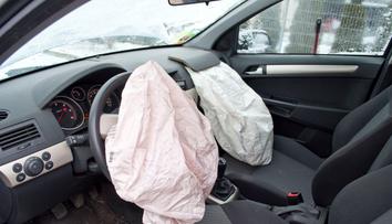 Špatný airbag zabil řidičku. Úřady hledají miliony vadných aut
