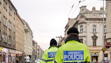 Strážníci mají mít nárok na odchodné! Zákon nyní míří do Senátu