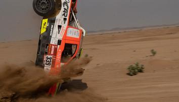 Vážná nehoda! Kolomý havaroval v posledním testu na Dakar