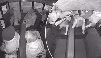 VIDEO: Autentické záběry nehody školního autobusu, děti létaly vzduchem