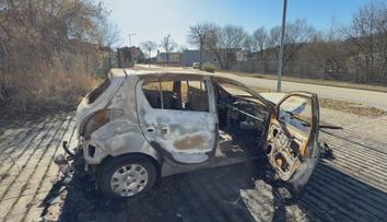 Dvojice měla zapálit auto lidoveckého politika. Někdo to objednal, míní zastupitel