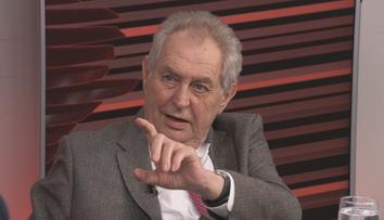 Místo stavby dálnic jíme víc hamburgerů, vadí Zemanovi. A školství je jako za Marie Terezie