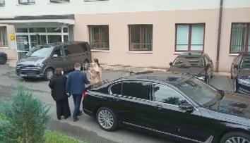 Čtvrtý den v nemocnici: Zemana navštívila manželka s dcerou Kateřinou