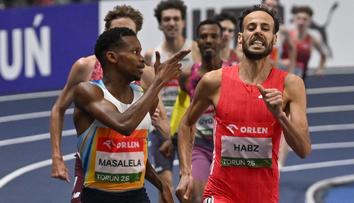 Zbláznil se? Africký běžec předvedl v cíli šílené gesto, byl diskvalifikován