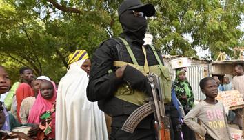 Nigérijští islamisté pobili věřící, zapálili kostel a unesli kněze