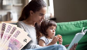 Maminky na rodičáku se strachují o peníze. Nic se neděje, uklidňují úřady