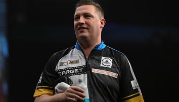 Velký večer pro Dobeyho. Podruhé v kariéře vyhrál turnaj Premier League