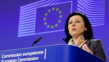 Skandál Facebooku řeší i v Bruselu. Jourová chce odpovědi