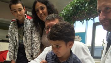 Ashya King (6) se vrátil do Česka! Oslaví tu vyléčení z rakoviny