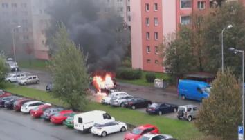 Zaparkované auto vzplanulo, údajně šlo o technickou závadu