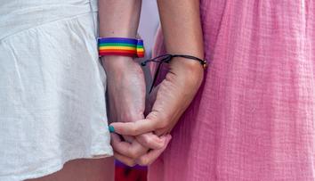 Doma si ani nedovolí vzít se za ruce. Prague Pride nabídl bezpečné místo pro všechny
