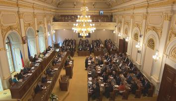 Rodiče mají dostat přidáno. Sněmovna schválila zvýšení přídavků na děti