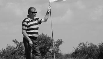 Záhada smrti u golfového hřiště trvá, policie vraha stále nenašla
