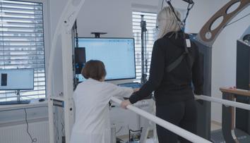 V Lázních Bělohrad otevřeli nový rehabilitační pavilon. Používají tam i virtuální realitu