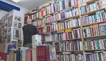 Staré knihy mizí z antikvariátů ve velkém. Skupuje je umělá inteligence
