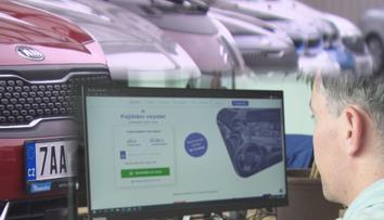Nepřeplácejte za pojištění auta. Díky nové službě se vyhnete i dlouhým hovorům