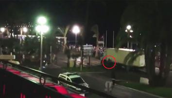 Bil jsem ho hlava nehlava, popsal muž, který v Nice skočil na kamion