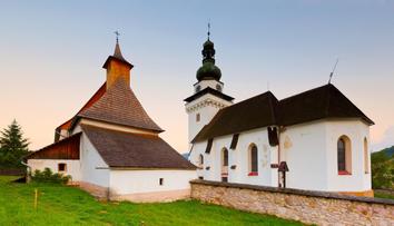 Na Slovensku našli časovou kapsli z roku 1761. Poškodila ji kulka
