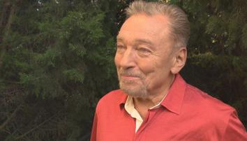Karel Gott dostal CD od svého vzoru. Tohle vzkázal z Bertramky!