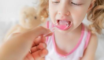 Sirup proti kašli nejspíš zabil nejméně deset dětí. Výrobce léku čelí stíhání