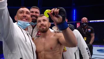 Klein promluvil o zákulisí UFC. Vlajku mít nemohl, chránič mu zabarvili fixou