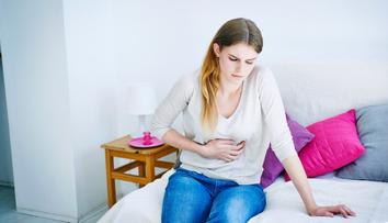 Rakovina tlustého střeva je dlouho nenápadná. Tyto příznaky řešte ihned