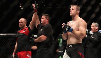 TOP 5 UFC submisí roku: Jak se umístila tvrdá prohra Pešty?