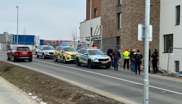 Tragická smrt v pražských Řeporyjích. Muž nepřežil pád z lešení domu