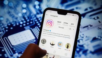 Šmírujete nás, zuří lidé! Instagram zapíná kameru, i když o tom nevíte
