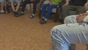 Mladíka (16) odsoudili za vraždu dvou lidí. Přesto je s dětmi ve výchovném ústavu
