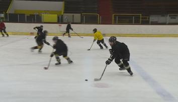 Hokejový klub v Brně náhle skončil. Na desítky tisíc za členství lidé marně čekají