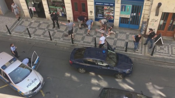 Střelba na úřadu práce v Praze: Policie obvinila zadrženého muže z vraždy