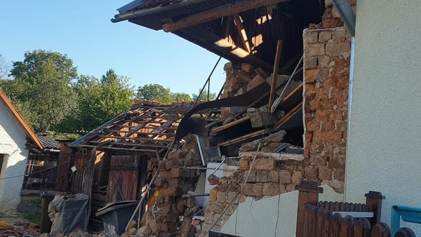 Výbuch plynu rozdrtil rodinný dům na Slovensku! Dva lidé jsou zranění