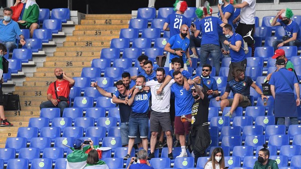 První zápas Eura ovládla Itálie. Velký tlak přetavila v tři góly Turecku