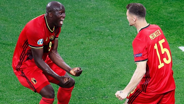 Obr Lukaku dvěma góly složil Rusko. Favorit turnaje začal Euro vítězně
