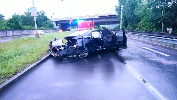 Dopravu v Praze ráno zkomplikovala nehoda osobního auta