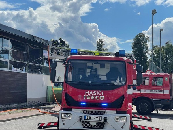 Aquapark v Jihlavě zachvátily plameny! Hasiči evakuovali desítky lidí
