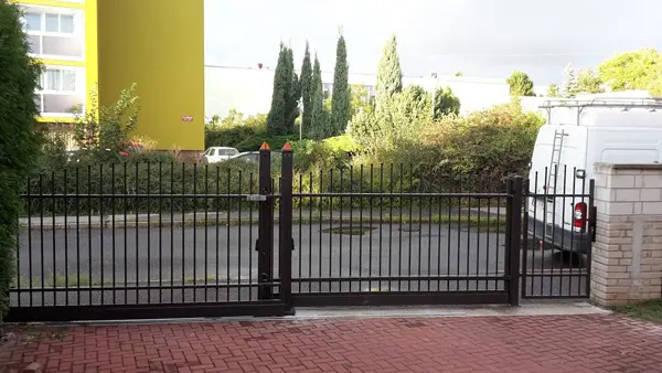 Vjezdová brána pojezdová