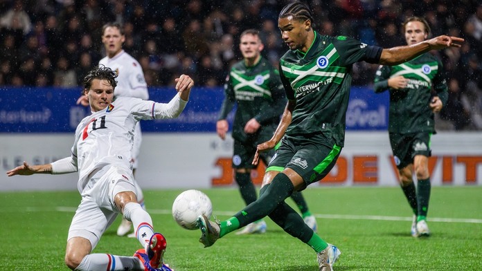 Yannick Eduardo (vpravo) v dresu De Graafschapu, kde hostuje z Lipska