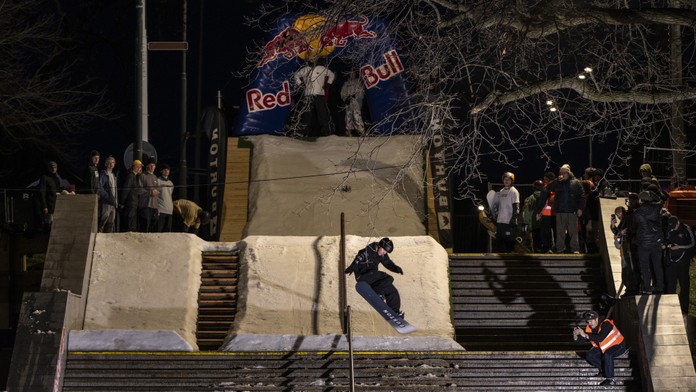Oywind Kirkhus ovládl exhibici Red Bull Full Moon v pražských Holešovicích.