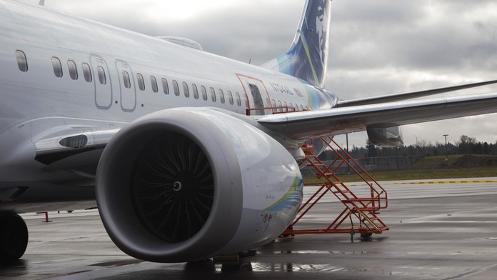 Letadlu Alaska Airlines se utrhl kus trupu