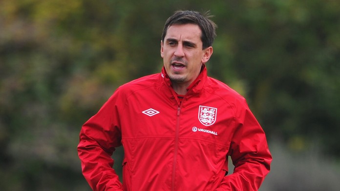 Neville se opřel do svého Manchesteru: Vyhoďte je, je to trapné!