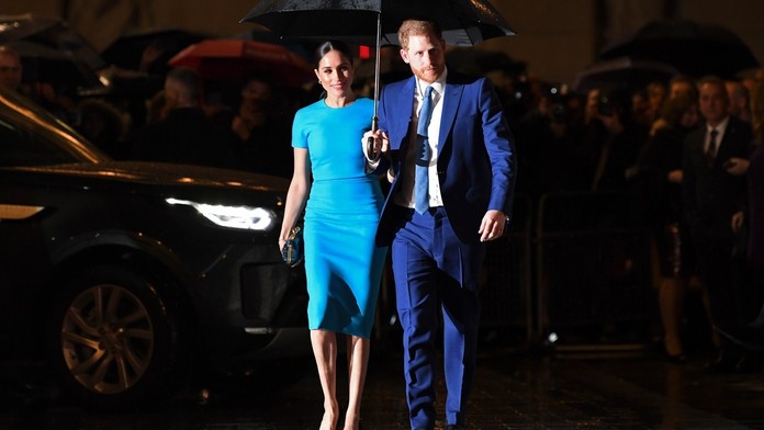 Harry a Meghan doprovodí na mši královnu. V pondělí naposledy