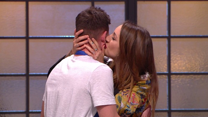 Oliver na rovinu přiznal, co cítí ke Kamu! Nezůstalo jen u pusy