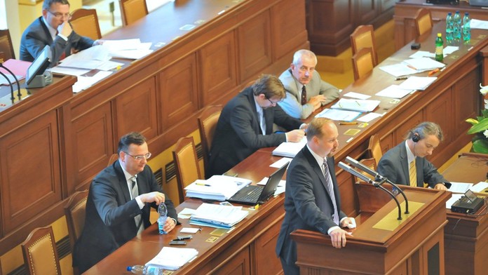 Poslanci schválili zákon o důchodovém spoření